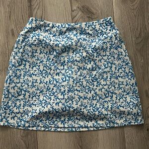 NWOT Tommy Bahama Blue and White Patterned Women's golf and tennis skort